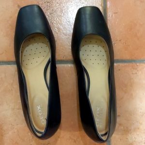 Geox Respira kitten height office heels
